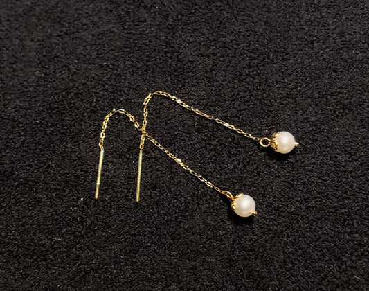 揺れるピアス《淡水パール》