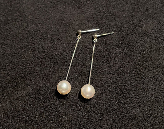 揺れるピアス《アコヤパール》