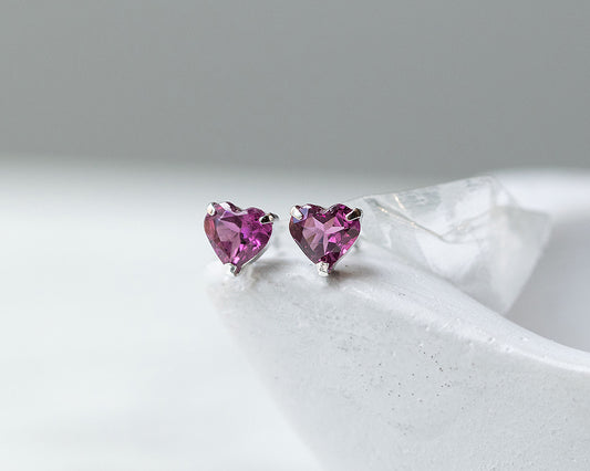 K18ホワイトゴールド ロードライトガーネットハートピアス