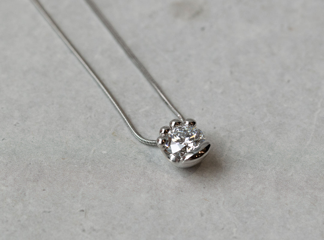 猫の肉球モチーフ ネックレス(1.0ct)