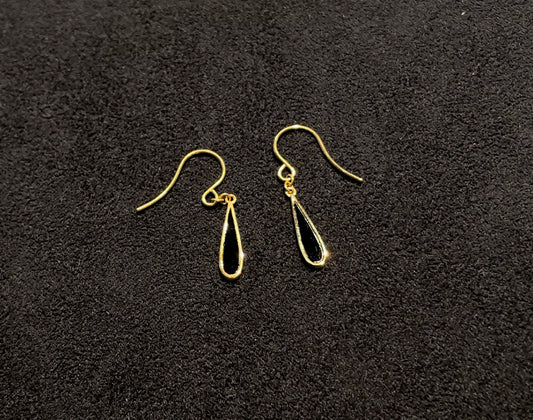 揺れるピアス《オニキス》